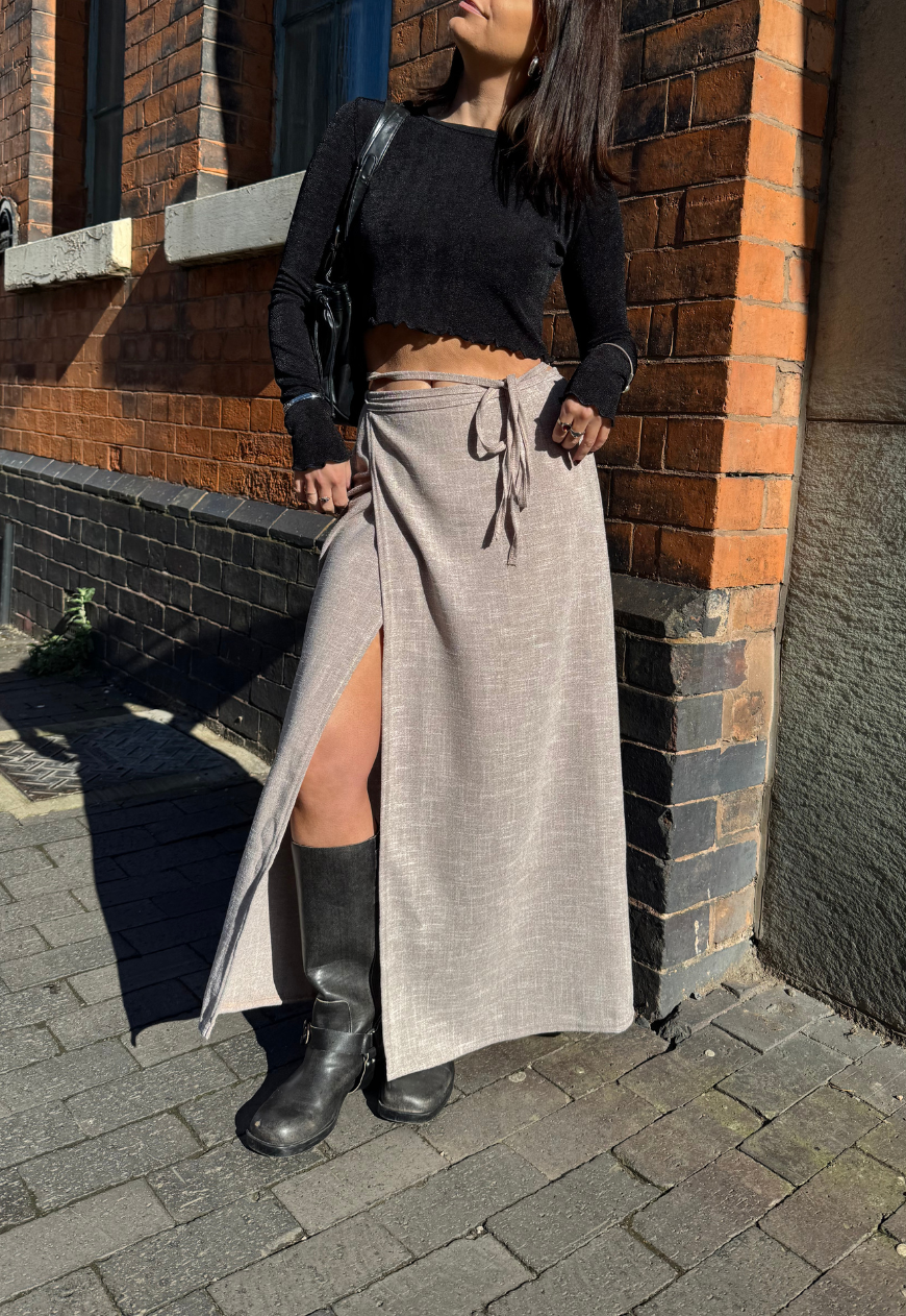BLACK SLINKY CROPPED TOP - S HISSY FIT LTD