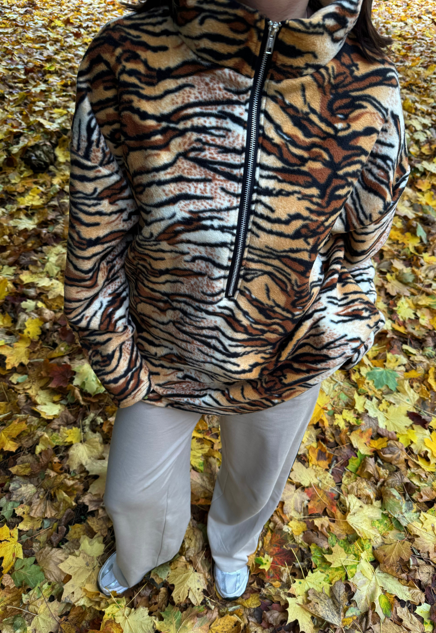 TIGER PRINT FLEECE - XS/S HISSY FIT LTD