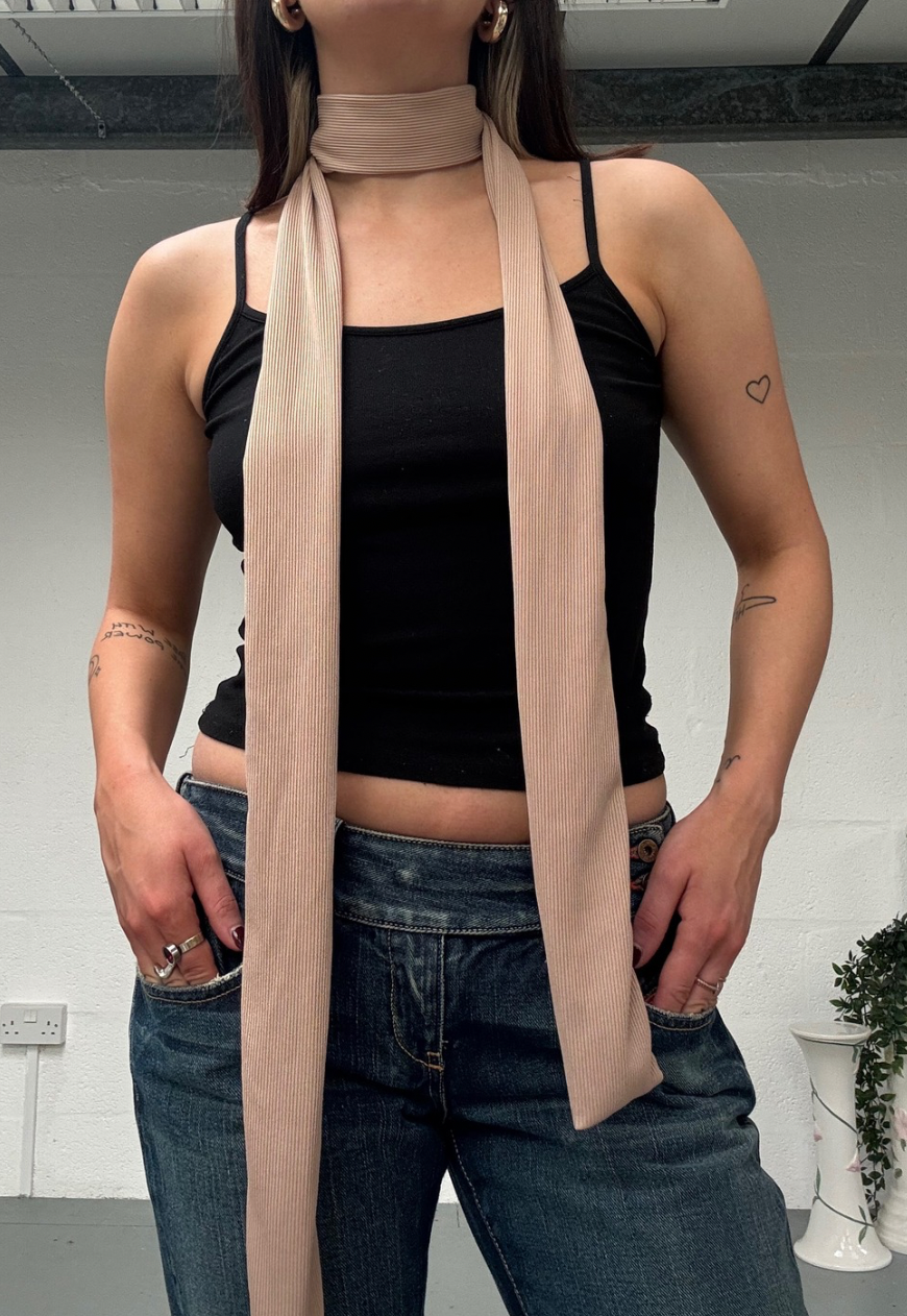 BROWN RIBBED SKINNY SCARF