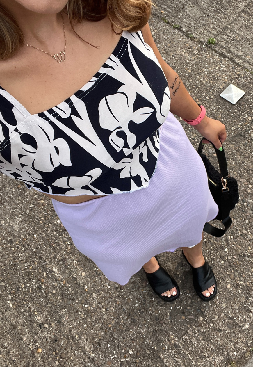 NAVY FLORAL 'EVE' TOP - XS HISSY FIT LTD