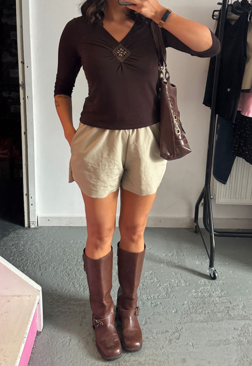 beige staple shorts