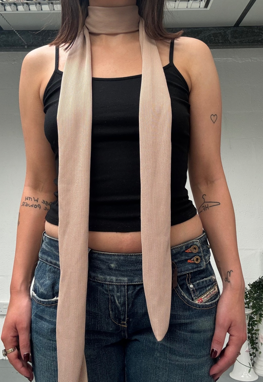 BROWN RIBBED SKINNY SCARF