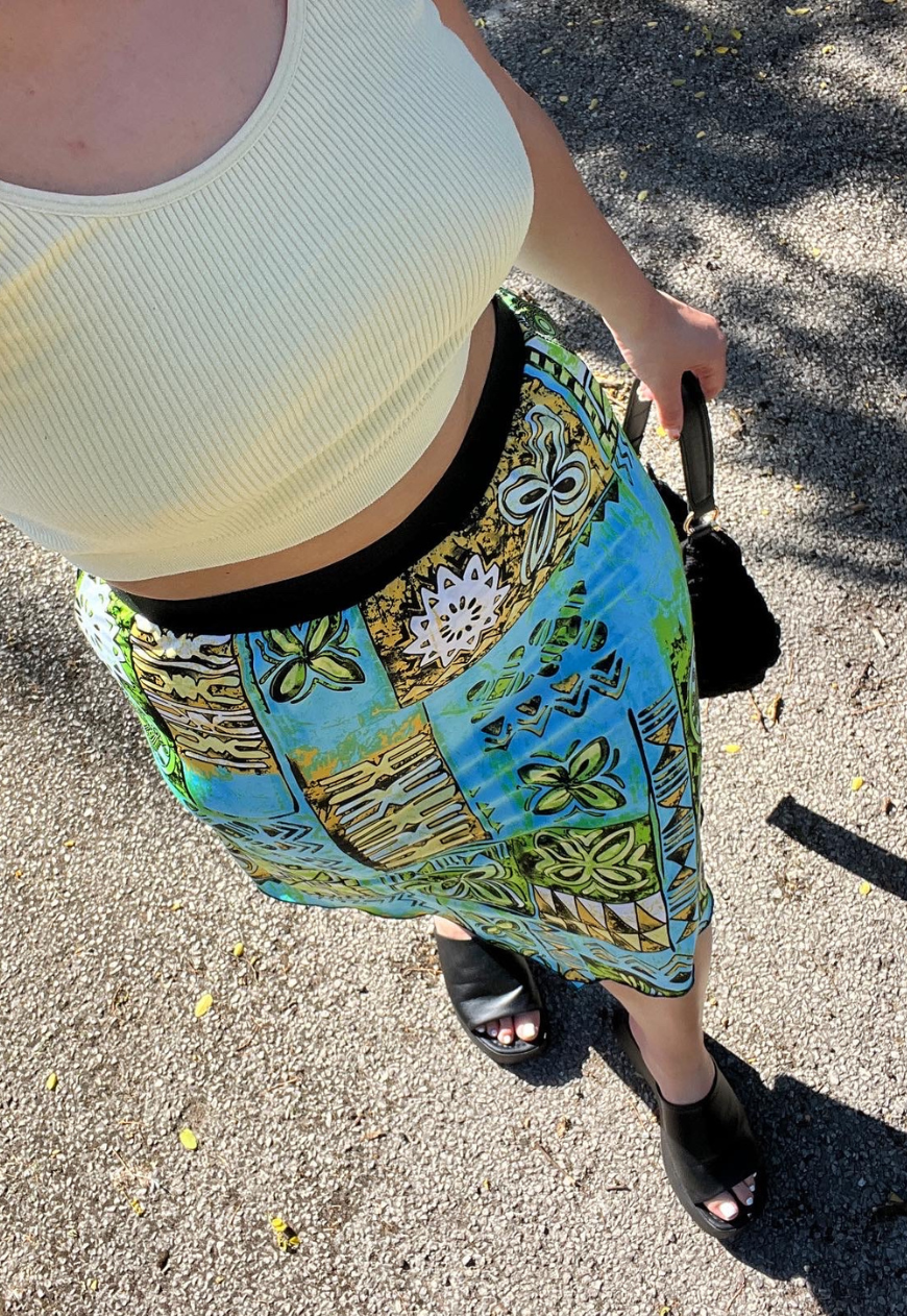 BLUE MOSAIC/ AQUA REVERSIBLE POINTED HEM SKIRT - 2XS HISSY FIT LTD