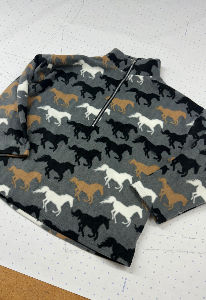 HORSE PRINT FLEECE - XS/S HISSY FIT LTD