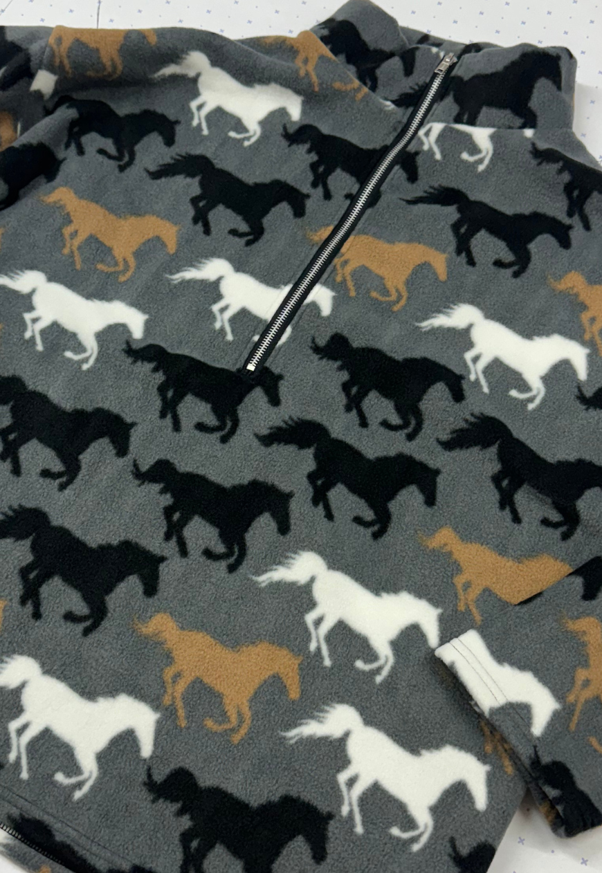 HORSE PRINT FLEECE - XS/S HISSY FIT LTD