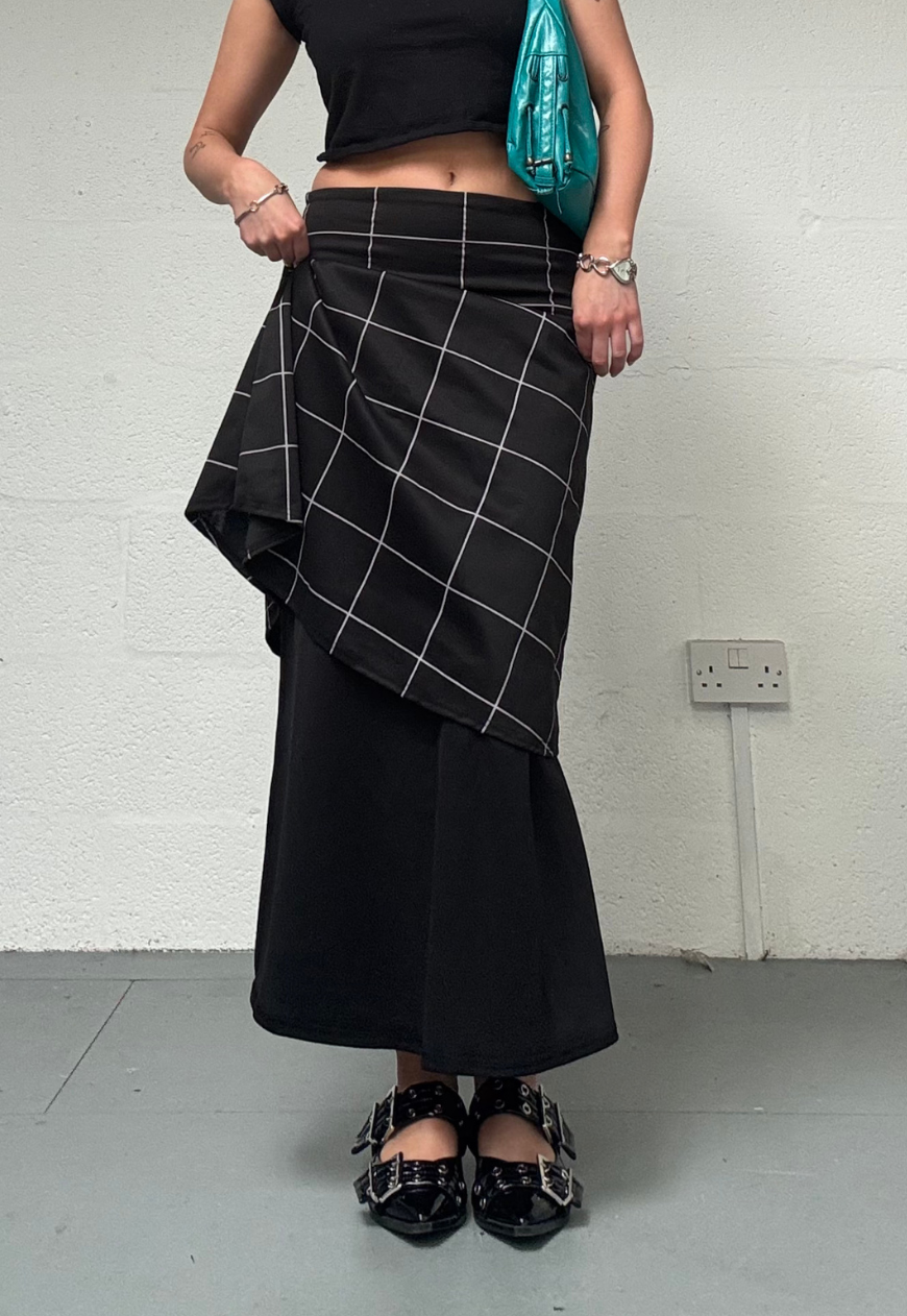 BLACK/GRAPH REVERSIBLE MID-RISE MAXI SKIRT - XS HISSY FIT LTD