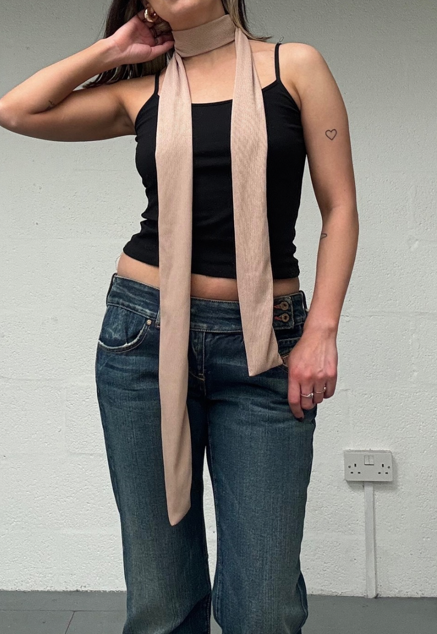 BROWN RIBBED SKINNY SCARF