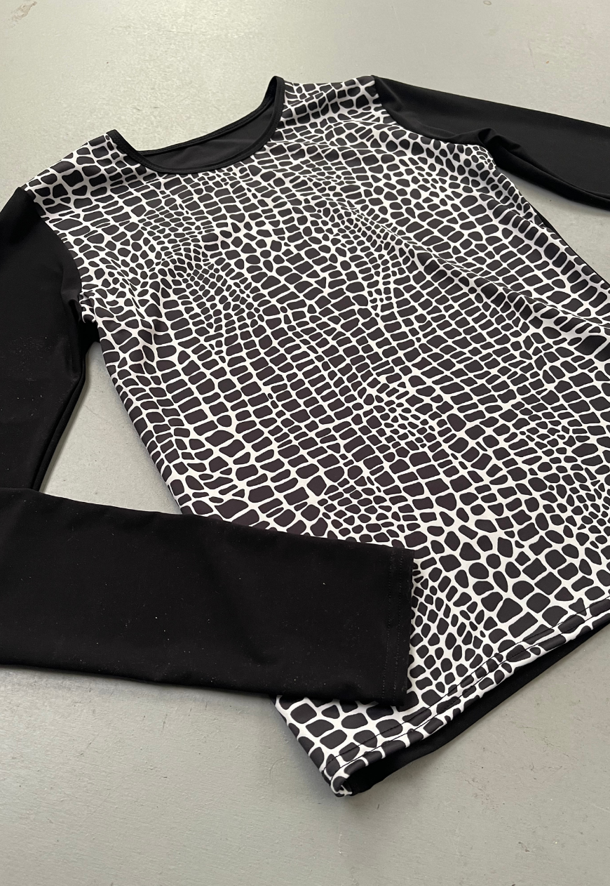 B&W GIRAFFE SLEEVED TOP - HISSY FIT LTD