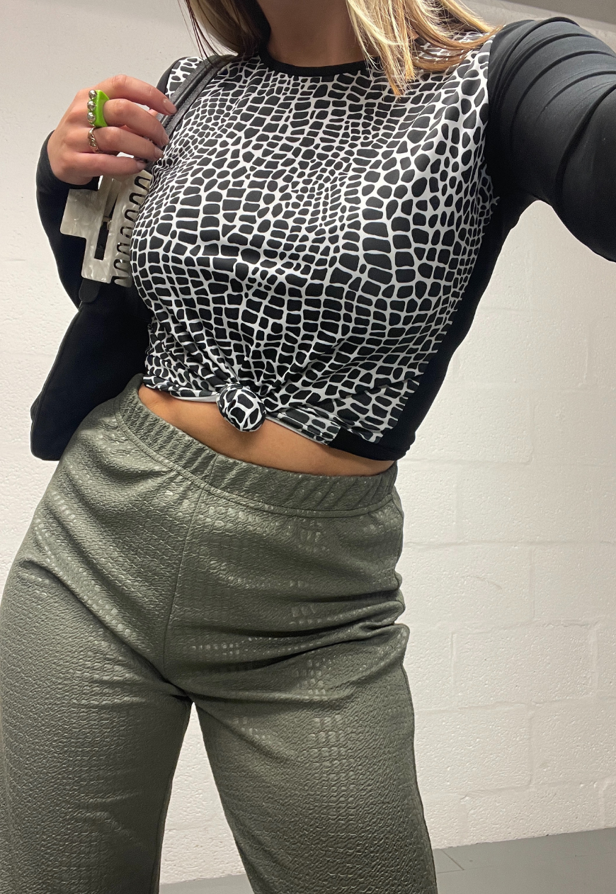 B&W GIRAFFE SLEEVED TOP - HISSY FIT LTD