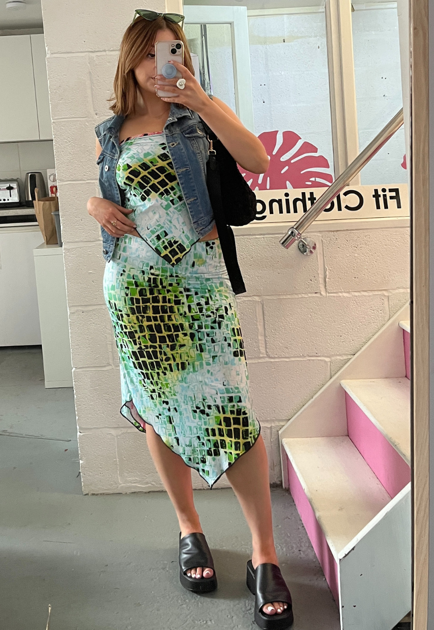 GREEN/PINK TILE REVERSIBLE POINTED HEM SKIRT - 2XS HISSY FIT LTD