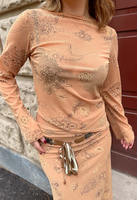 CARAMEL PAISLEY SLASH NECK ASYMMETRIC FLARED TOP - 2XS HISSY FIT LTD