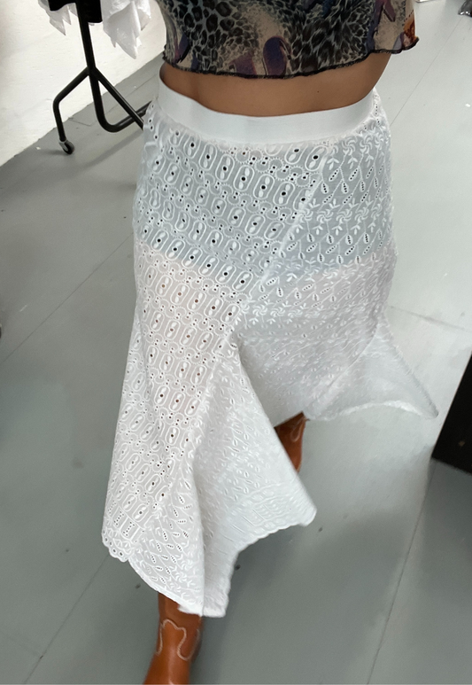 white swish skirt 01