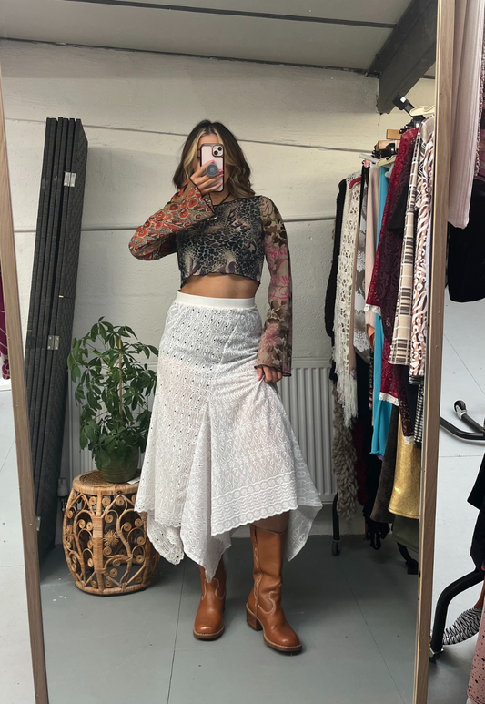 white swish skirt 01