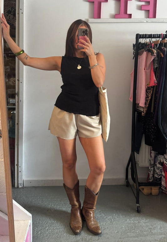 BEIGE STAPLE SHORTS