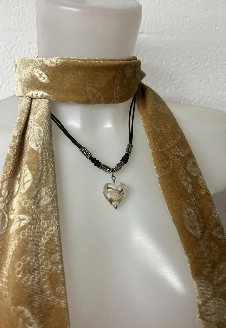 GOLD HEART GLASS PENDANT NECKLACE - HISSY FIT LTD
